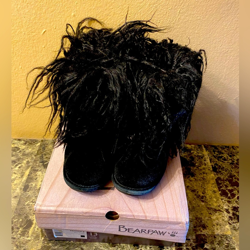 Stylish bear paw boots ,used, but still look good